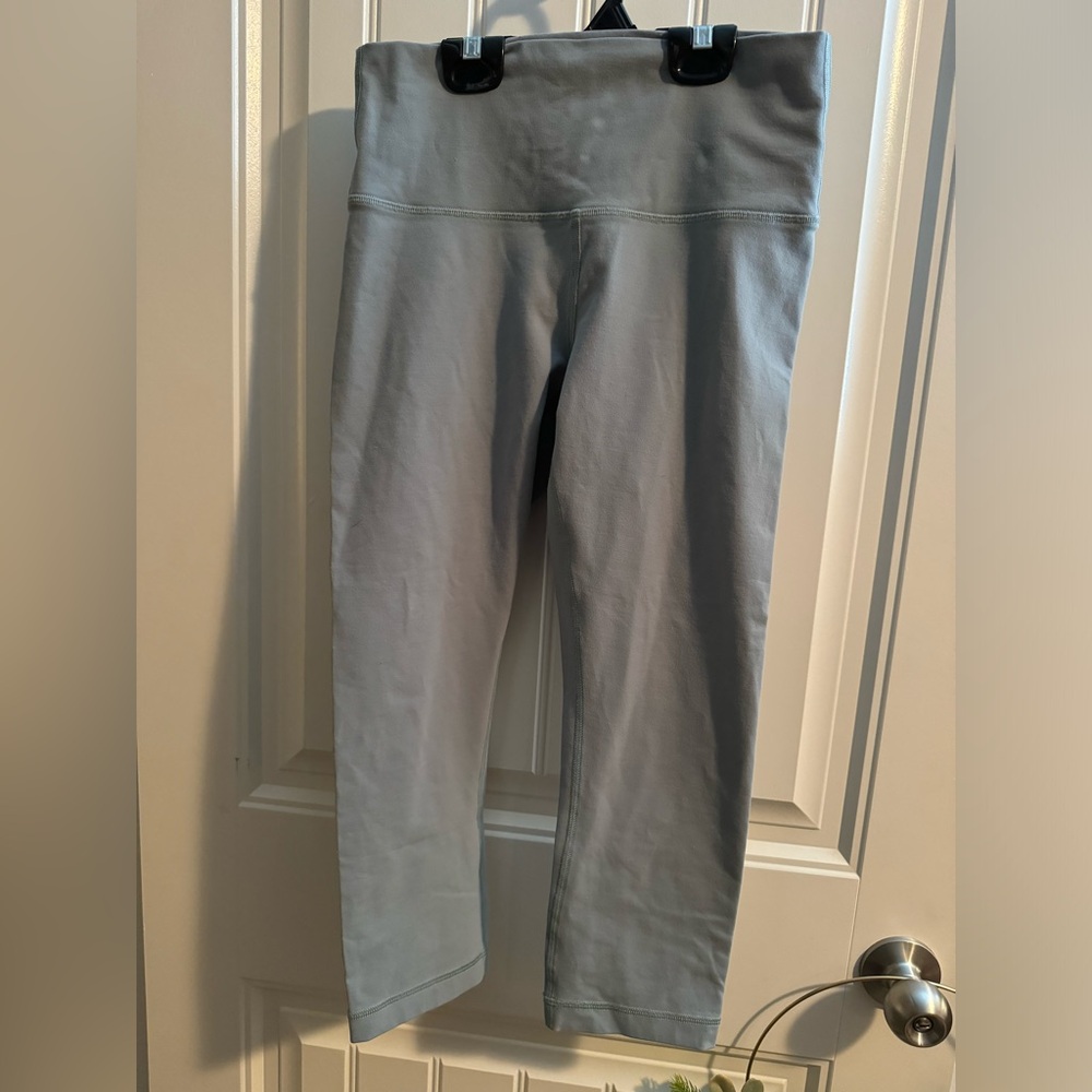 Lululemon capri size 8 lightt blue/grey
